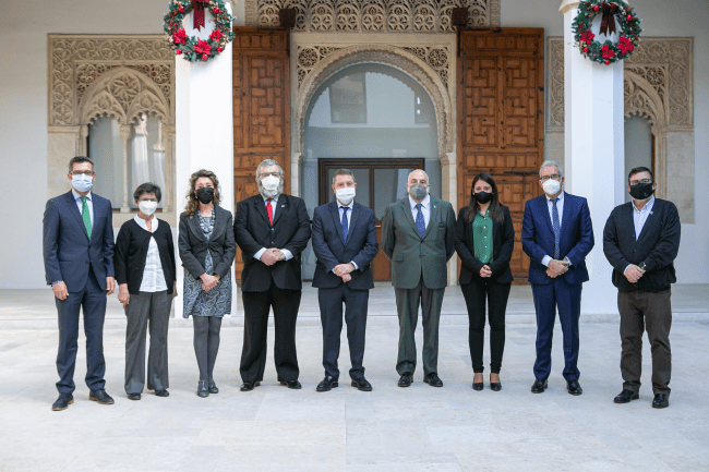 El Presidente de Castilla-La Mancha se reúne en el Palacio de Fuensalida con la junta directiva de Plena inclusión CLM